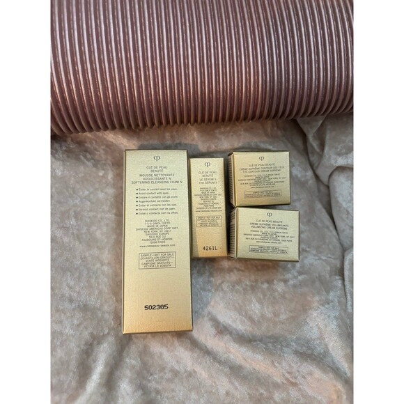 Cle de peau set of 4 plus bag - Picture 4 of 5